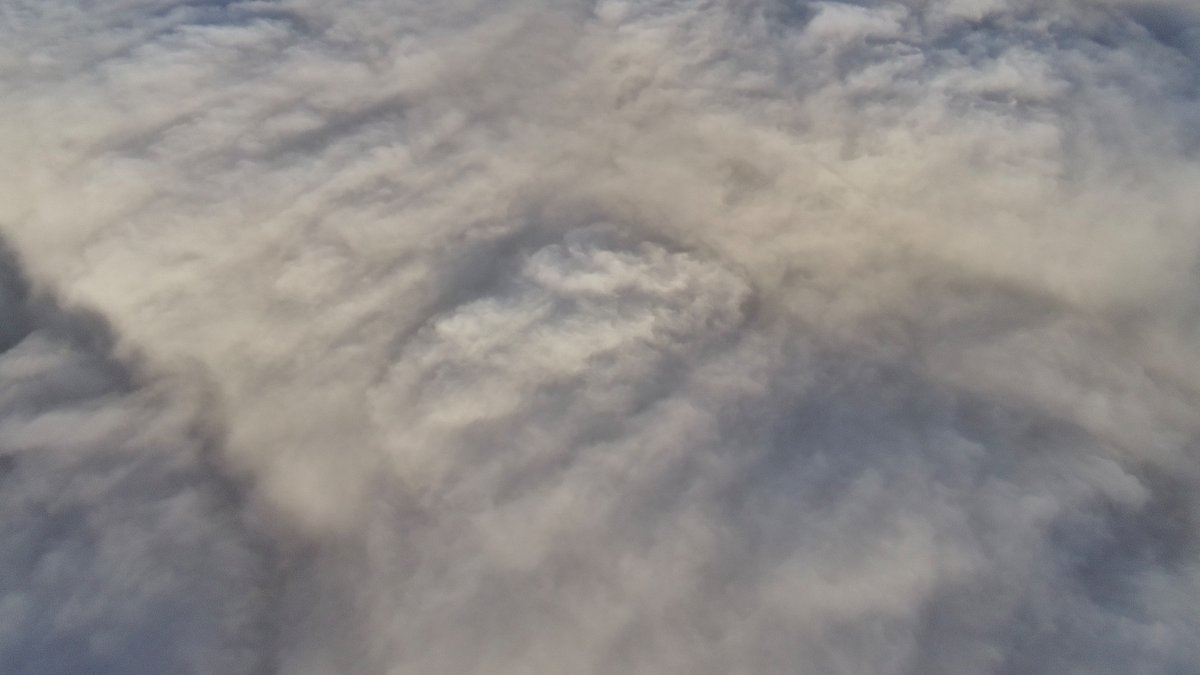 stmchsr01's tweet image. Surfing above the clouds and fog this morning-note the texture of the top of the cloud deck

#aerial #cloudscience #cloudphysics #meteorology #physics #aerospace #engineering #storm #cumulus #thunderstorm #wx #clouds #aerial #aboveclouds #air #watervapor #science #cloudscape