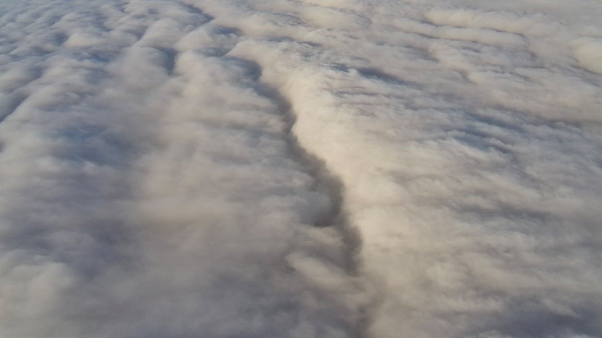 stmchsr01's tweet image. Surfing above the clouds and fog this morning-note the texture of the top of the cloud deck

#aerial #cloudscience #cloudphysics #meteorology #physics #aerospace #engineering #storm #cumulus #thunderstorm #wx #clouds #aerial #aboveclouds #air #watervapor #science #cloudscape