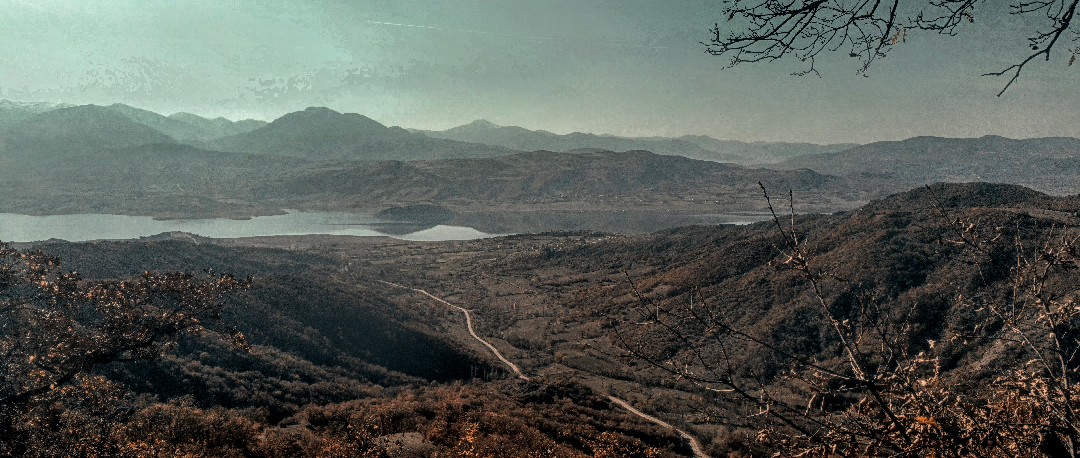 Sana bakmak;
Gurbetten dönüp şu Almusa bakmak gibi,