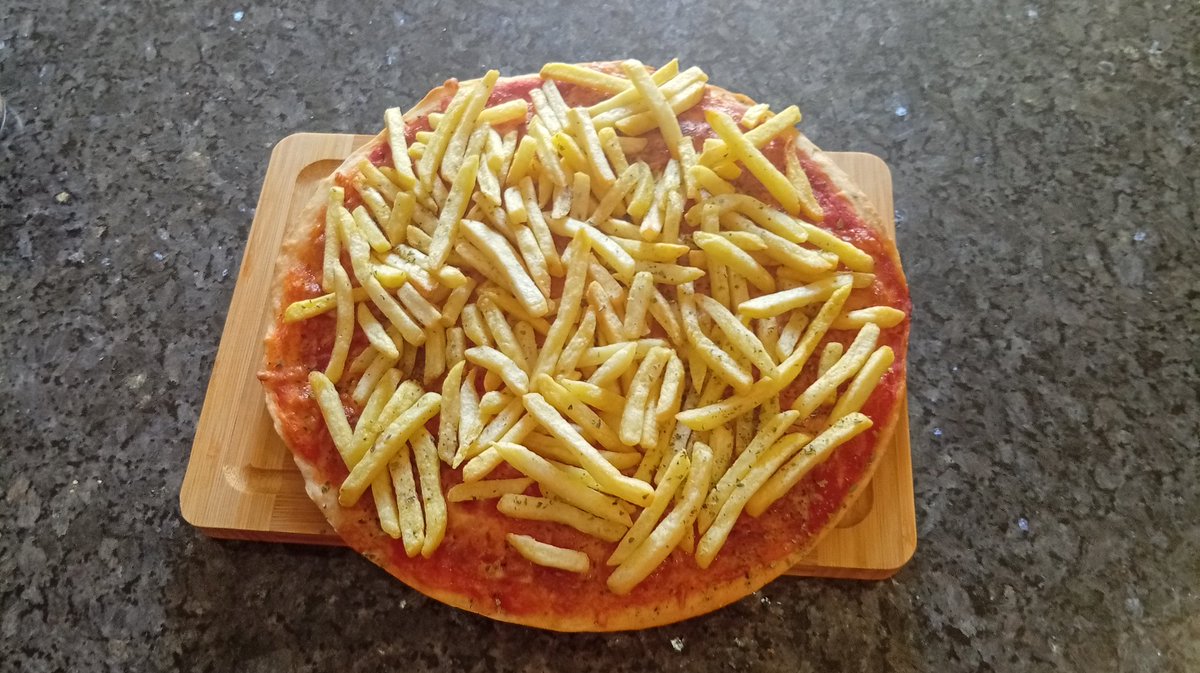 a veces deseo que pase un accidente o algo para tener que estar ingresada un tiempo en el hospital y la gente se tenga que preocupar por mí. pizza de papas fritas