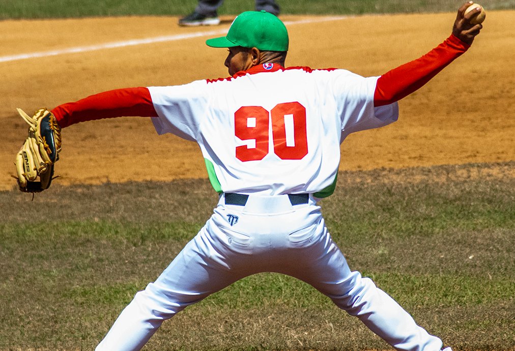 JuventudRebelde's tweet image. #DeporteCubano🇨🇺 #Beisbol #64SNB  #Reflexión
El control: ¿directamente proporcional a la experiencia?
No es casual que, en recientes eventos internacionales, los lanzadores de #Cuba se ubique entre los que mayor cantidad de bases regala a sus contrarios
⬇️juventudrebelde.cu/deportes/2025-…