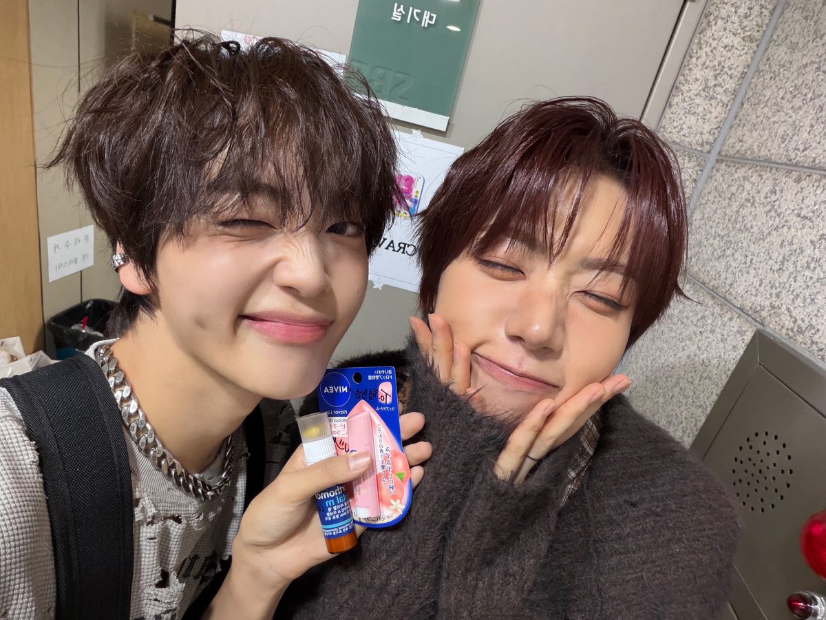 CRAVITY_twt's tweet image. 웅갸도 막방 수고했어ㅓ
활동 겹쳐서 중간중간 보니까 너무 좋다
또 보자 웅노키오~🥰🫶
(웅기한테 허락받고 올리는 사진)
#형준 #크래비티 #차웅기 #아홉 #쭈웅즈