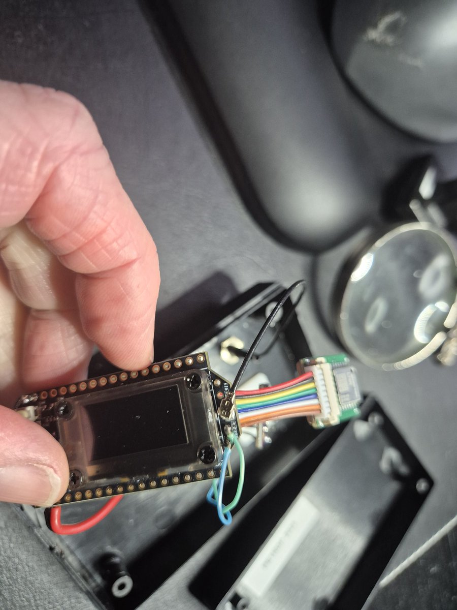 PE1RDP's tweet image. Connected a BME280 sensor to the #Meshcore transceiver Heltec V4. 
SDA goes to GPIO 17
SCL goes to GPIO 18
Vcc = 3.3v

Needs some calibration 😄

#hamradio #hamr #AmateurRadio #868MHz #prepping #Weather #temperature #pressure #humidity