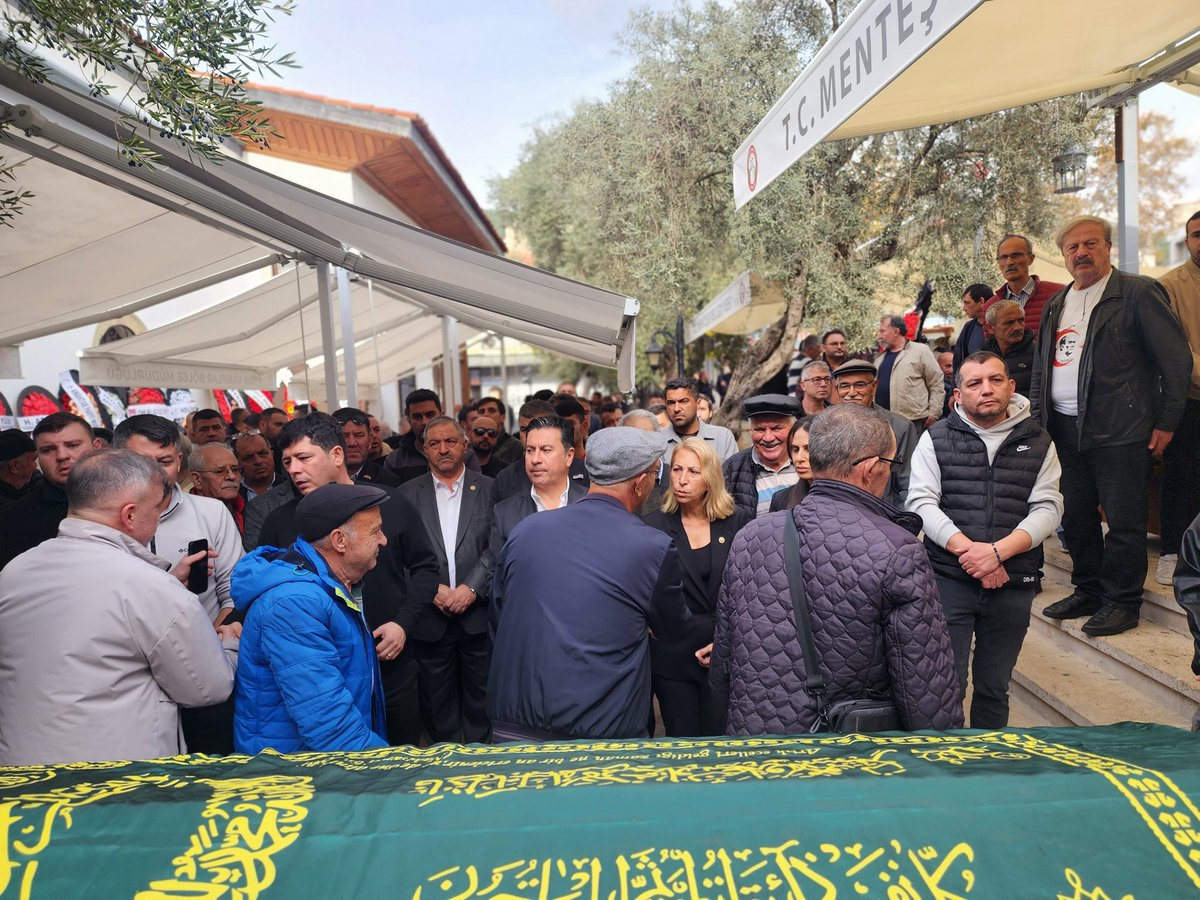 sureyyaoderici's tweet image. Muğla İl Başkanımız Nail Kızıl’ın kıymetli babasını, Tevfik amcamızı son yolculuğuna uğurladık. 

Tevfik amcamıza bir kez daha Allah’tan rahmet, acılı ailesine sabır diliyorum. 

Mekanı cennet olsun.