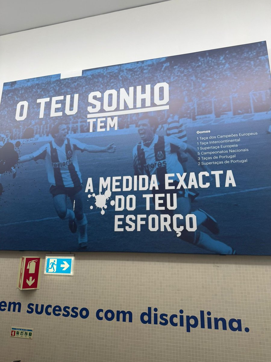 Joaocosta_24's tweet image. Para quem sonha grande, o objetivo nunca é o fim da linha. Quando finalmente chegam onde queriam, percebem que são capazes de ir ainda mais longe. O sonho inicial acaba por ser apenas o primeiro patamar de algo maior.