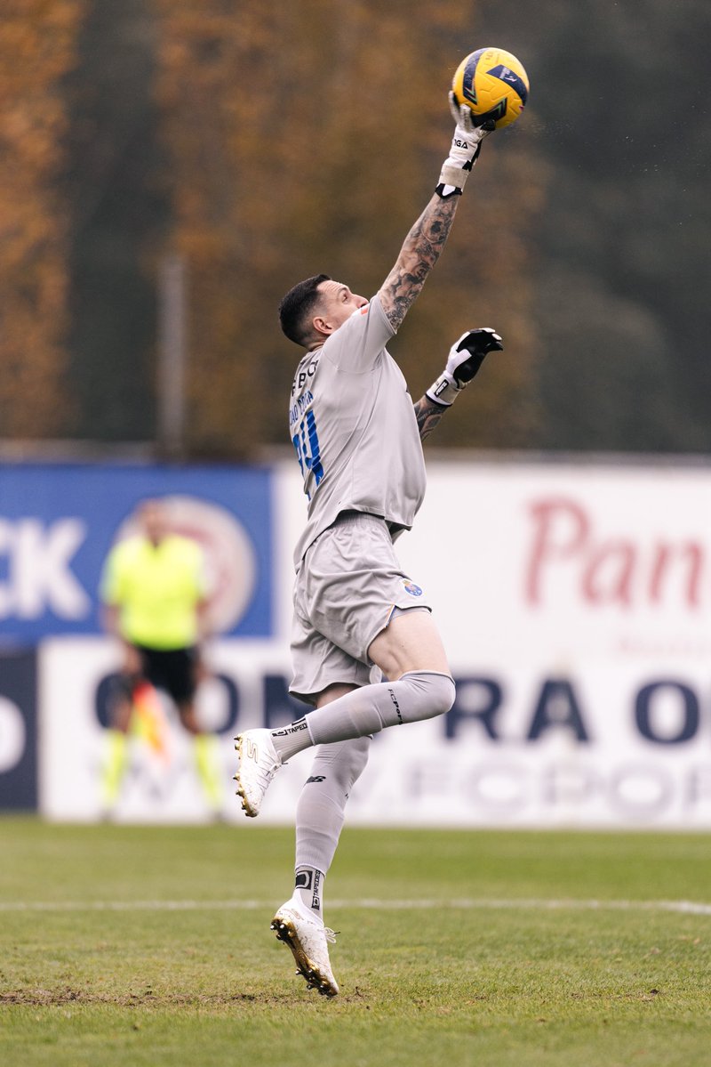 Joaocosta_24's tweet image. Para quem sonha grande, o objetivo nunca é o fim da linha. Quando finalmente chegam onde queriam, percebem que são capazes de ir ainda mais longe. O sonho inicial acaba por ser apenas o primeiro patamar de algo maior.