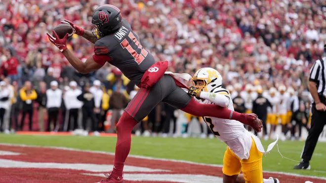 After sleeping on it, here are my takeaways from #Oklahoma’s win over Mizzou: 

- Even with players injured, the defensive depth is insane. There’s virtually 0 falloff between the 1st and 2nd unit. 

- OU may have the best special teams and defense in the country. B2B blocked