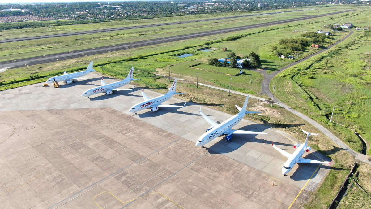 dinacpy's tweet image. 📸 Postales de la plataforma del Aeropuerto Silvio Pettirossi

La final de la CONMEBOL Sudamericana nos regaló estas imágenes únicas, con el cielo y nuestra plataforma vibrando al ritmo del fútbol. ✈️⚽
