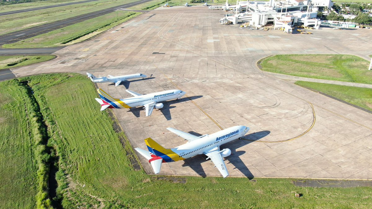 dinacpy's tweet image. 📸 Postales de la plataforma del Aeropuerto Silvio Pettirossi

La final de la CONMEBOL Sudamericana nos regaló estas imágenes únicas, con el cielo y nuestra plataforma vibrando al ritmo del fútbol. ✈️⚽