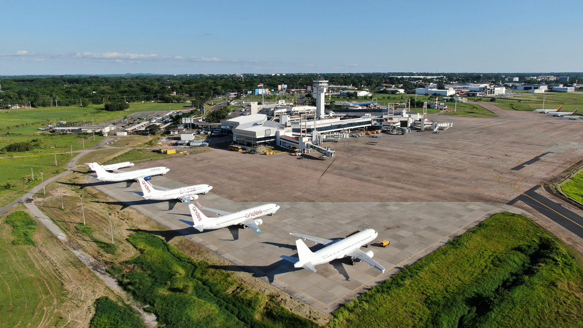dinacpy's tweet image. 📸 Postales de la plataforma del Aeropuerto Silvio Pettirossi

La final de la CONMEBOL Sudamericana nos regaló estas imágenes únicas, con el cielo y nuestra plataforma vibrando al ritmo del fútbol. ✈️⚽
