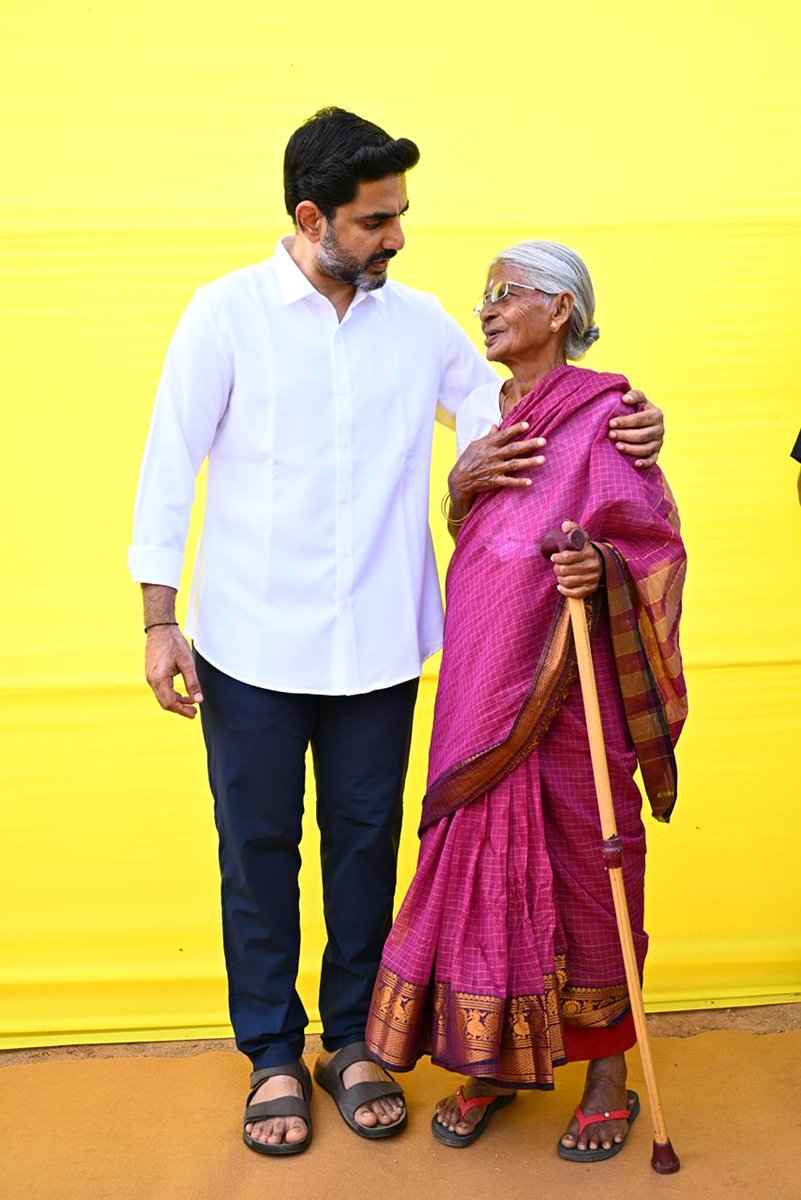 naralokesh's tweet image. శ్రీ సత్యసాయి జిల్లా పుట్టపర్తిలోని క్యాంప్ సైట్ లో 74వ రోజు ప్రజాదర్బార్ నిర్వహించాను. ప్రజలు, కార్యకర్తల నుంచి వినతులు స్వీకరించాను. వైసీపీ పాలనలో అప్పటి ఎమ్మెల్యే కేతిరెడ్డి వెంకటరామిరెడ్డి అండతో అక్రమ కేసులు నమోదు చేశారని, విచారించి న్యాయం చేయాలని ముదిగుబ్బ మండలం మలకవేములకు…