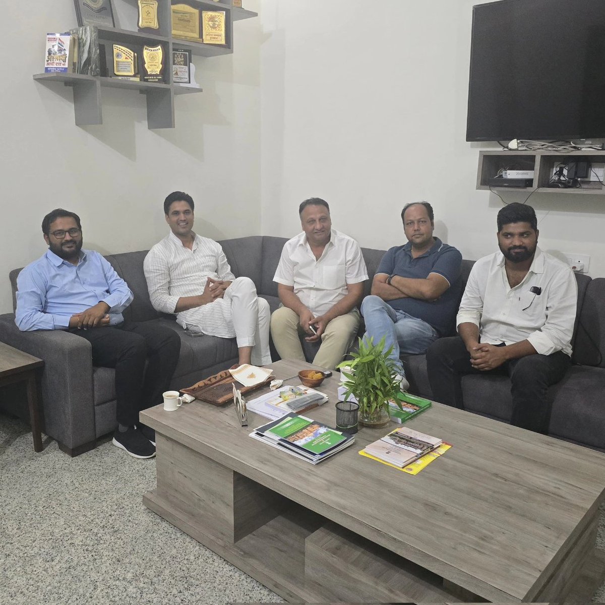 LalanNitesh's tweet image. लड़ायक नेता, किशनगढ़–अजमेर के लोकप्रिय युवा विधायक, भाई श्री @DrVikasAjmer जी को अजमेर जिला कांग्रेस के अध्यक्ष नियुक्त होने पर हार्दिक बधाई एवं शुभकामनाएं।
आपके नेतृत्व में संगठन और भी मजबूत एवं सशक्त होगा।