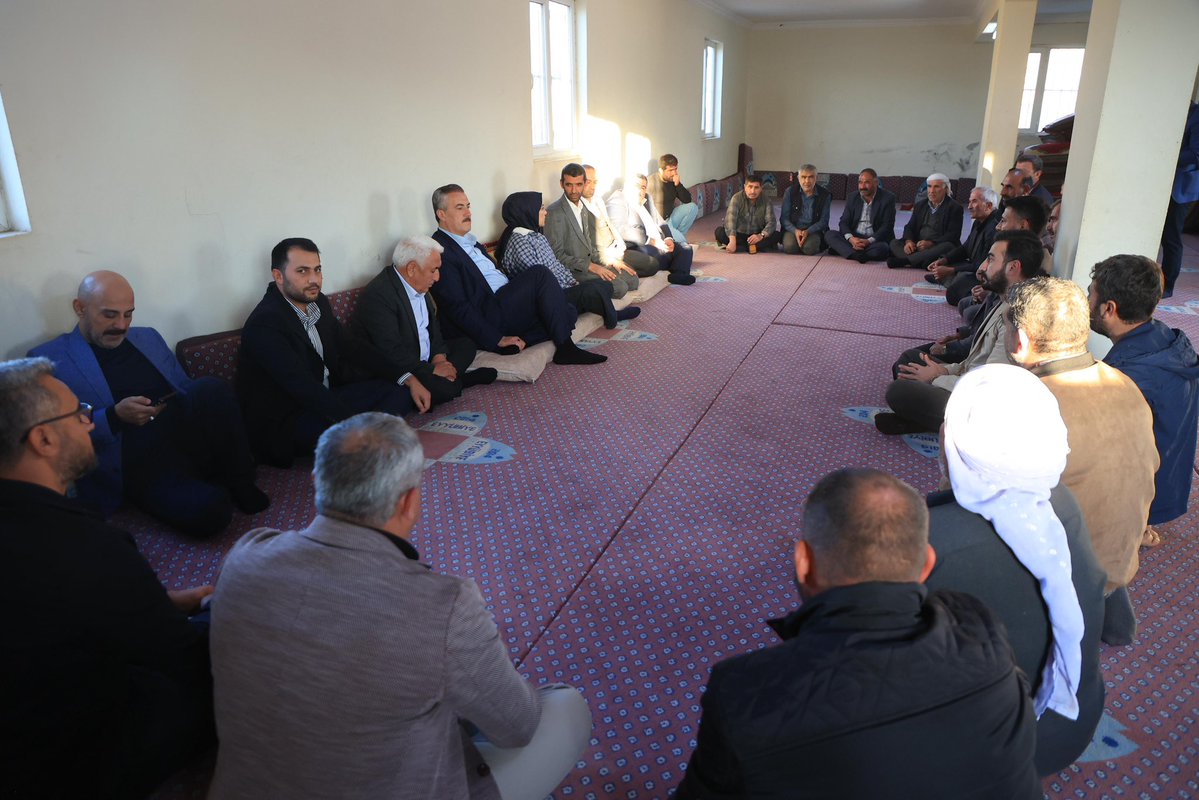 CYAZMAC's tweet image. 📍Çalışkanlar Kırsal Mahallesi 

Çalışkanlar Mahalle Muhtarımız Yusuf Akbaş eşliğinde vatandaşlarımızla bir araya gelip, talep, sorun ve çözüm önerilerini dinledik.

Eyyübiye Belediye Başkan Yardımcımız Deniz Demir,  AK Parti Büyükşehir Belediyesi Meclis Üyemiz Mehmet Karademir…