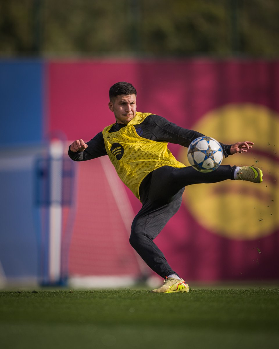 FCBarcelona_es's tweet photo. Mucha clase. https://t.co/bXiwFxD8p2