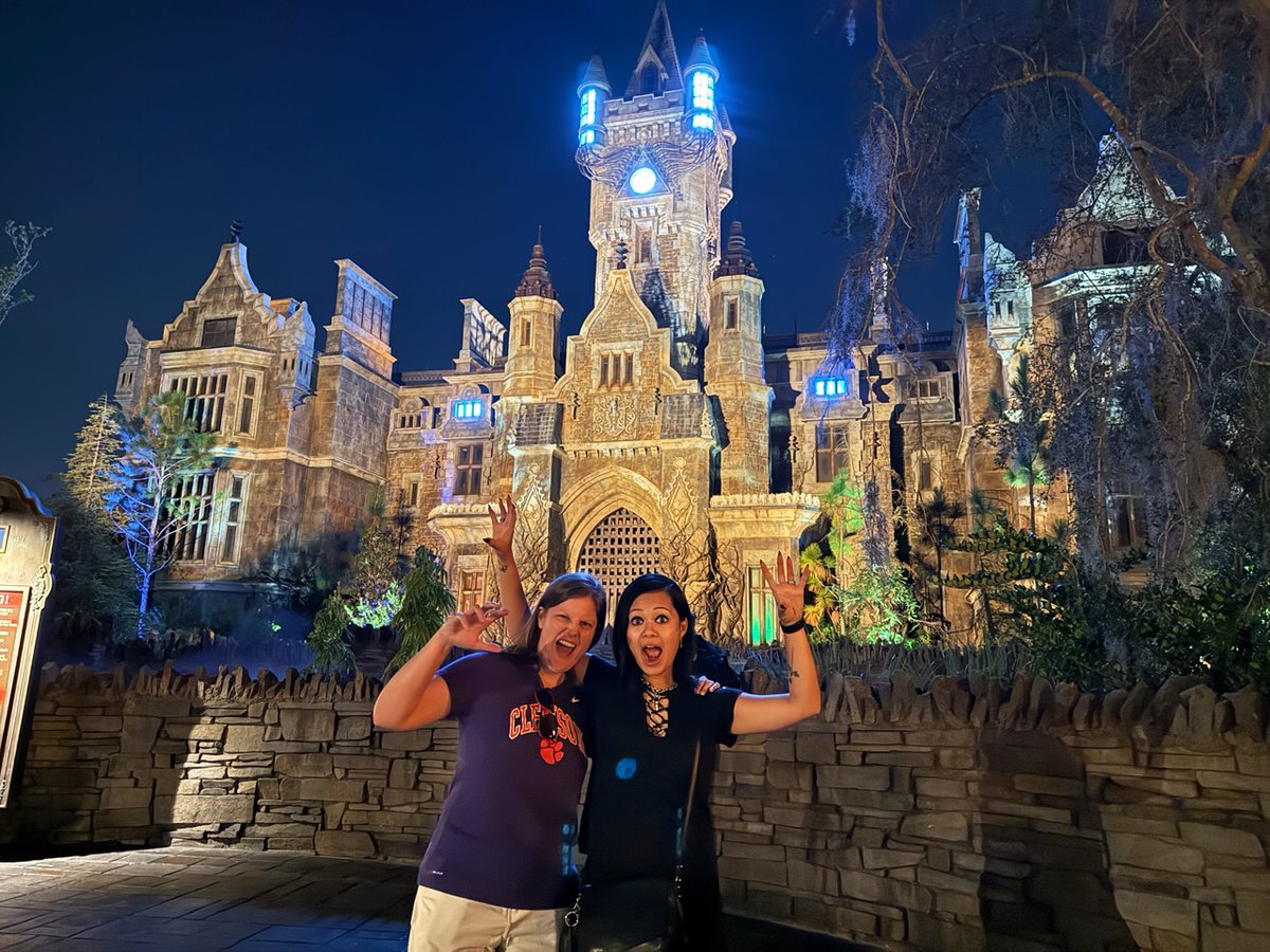 SamanthaFunke's tweet image. Finally got to ride Monster's Unchained with the one and only @jojoatilano! We had so much fun working on this attraction many years ago and to see it come to life has been a dream come true! #universalcreative #monstersunchained