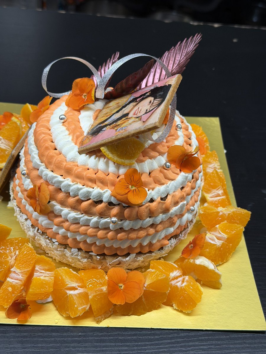 m_m_mackey1203's tweet image. 🧡推しのケーキシリーズVol.19🎂

FRUITS ZIPPER
鎮西寿々歌ちゃん お誕生日おめでとう🎉🧡

ステージに立つと、場の空気を一瞬で明るくして
誰よりも強く、誰よりも暖かく、
“みんなを笑顔にする力”を持つ人。

全力のパフォーマンスも
ナチュラルな笑顔も
まっすぐで嘘のない言葉も…