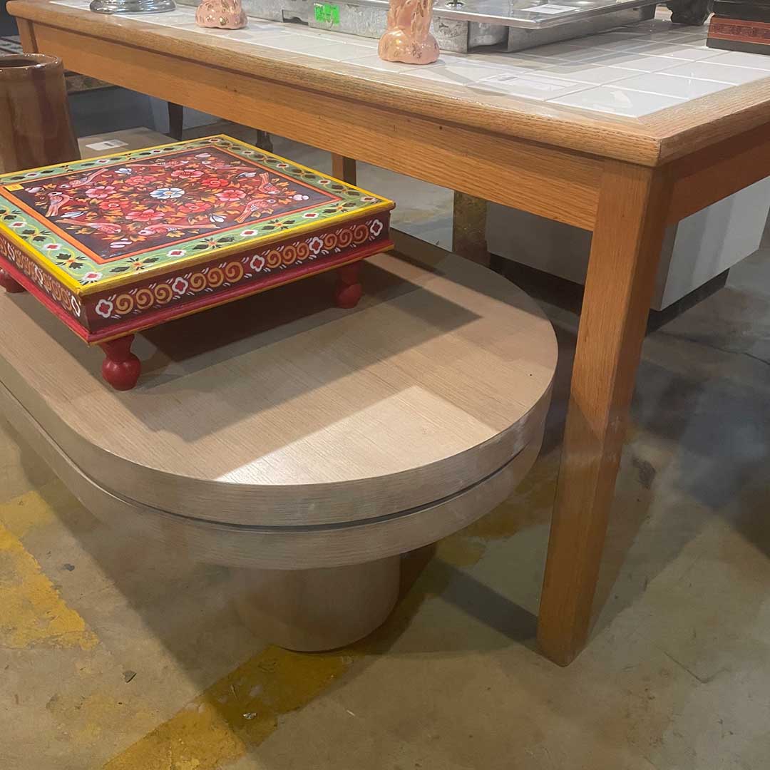 Today’s the last day to save 25% on modern and #vintage salvaged #furniture at Community Forklift! Save money, reduce waste, and support your community’s access to free and low-cost building materials and home goods. communityforklift.org/shop/reuse-war…