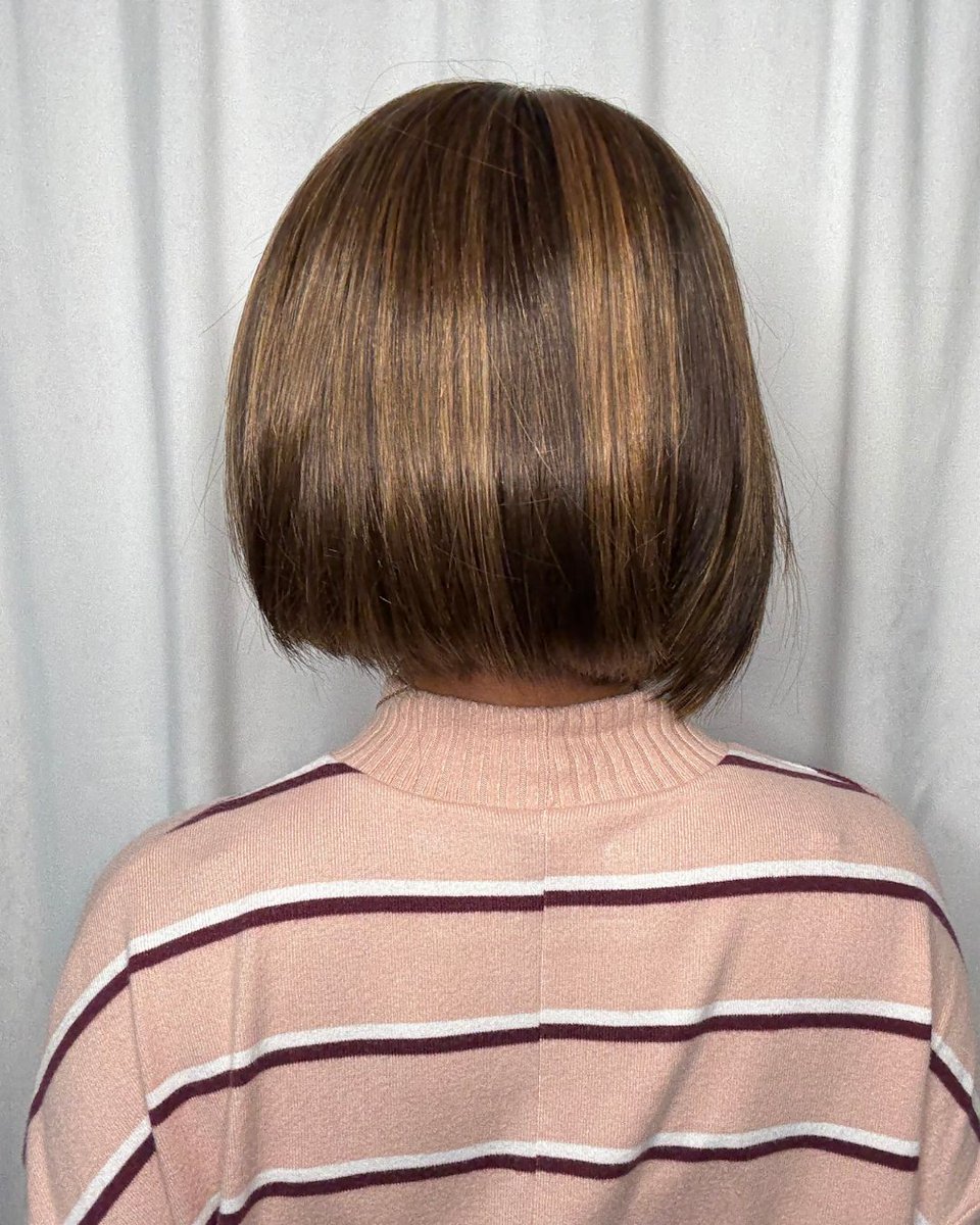 pattispearls's tweet image. A modern bob with stacked layers and the incredible extended SmartLace™ front. 😮✨ Shelby by @jonrenau in Toffee Truffle FS6/30/27 🤎

Shop : wigsbypattispearls.com/products/shelby

#wigsbypattispearls #thinhairsolutions #tryon #alternativehair #hairlosssolutions #hairconfidence #jonrenau