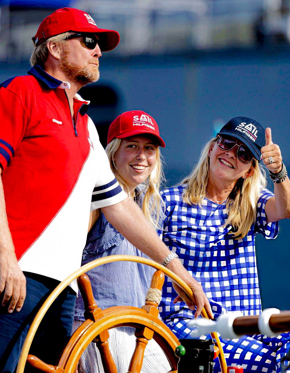 royalchildren_'s tweet photo. #KingWillemAlexander of The Netherlands, #PrincessMabel and #CountessLuana of Orange-Nassau sail on the Groene Draeck ship during Day one of Sail Amsterdam 2025, in Amsterdam, Netherlands ⛵ -August 20th 2025.
.
📷 : Patrick van Katwijk/@GettyImages https://t.co/TX7zvuuu65