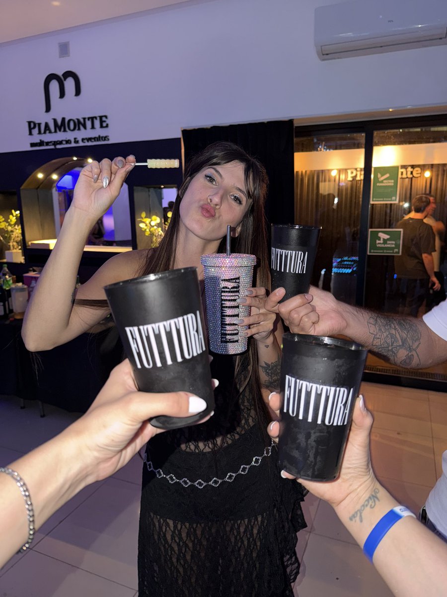 julietaaaw's tweet image. Mi cumple n27💘 #FUTTTURA #TiniTwitter @TiniStoessel @PeruconTini