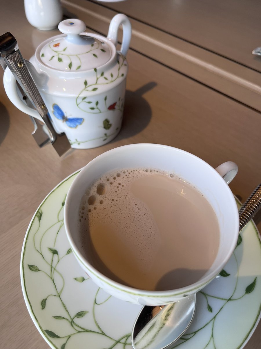 大阪ステーションホテルTHE LOBBY LOUNGEのロイヤルミルクティーが