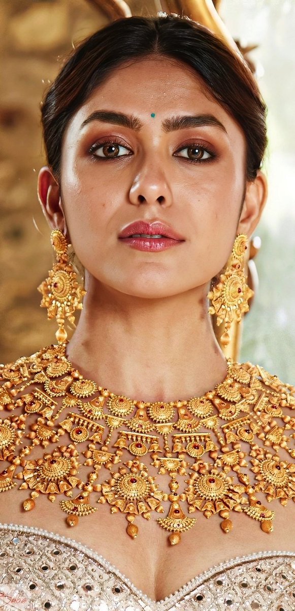 Mrunal Thakur 🥵🔥💥