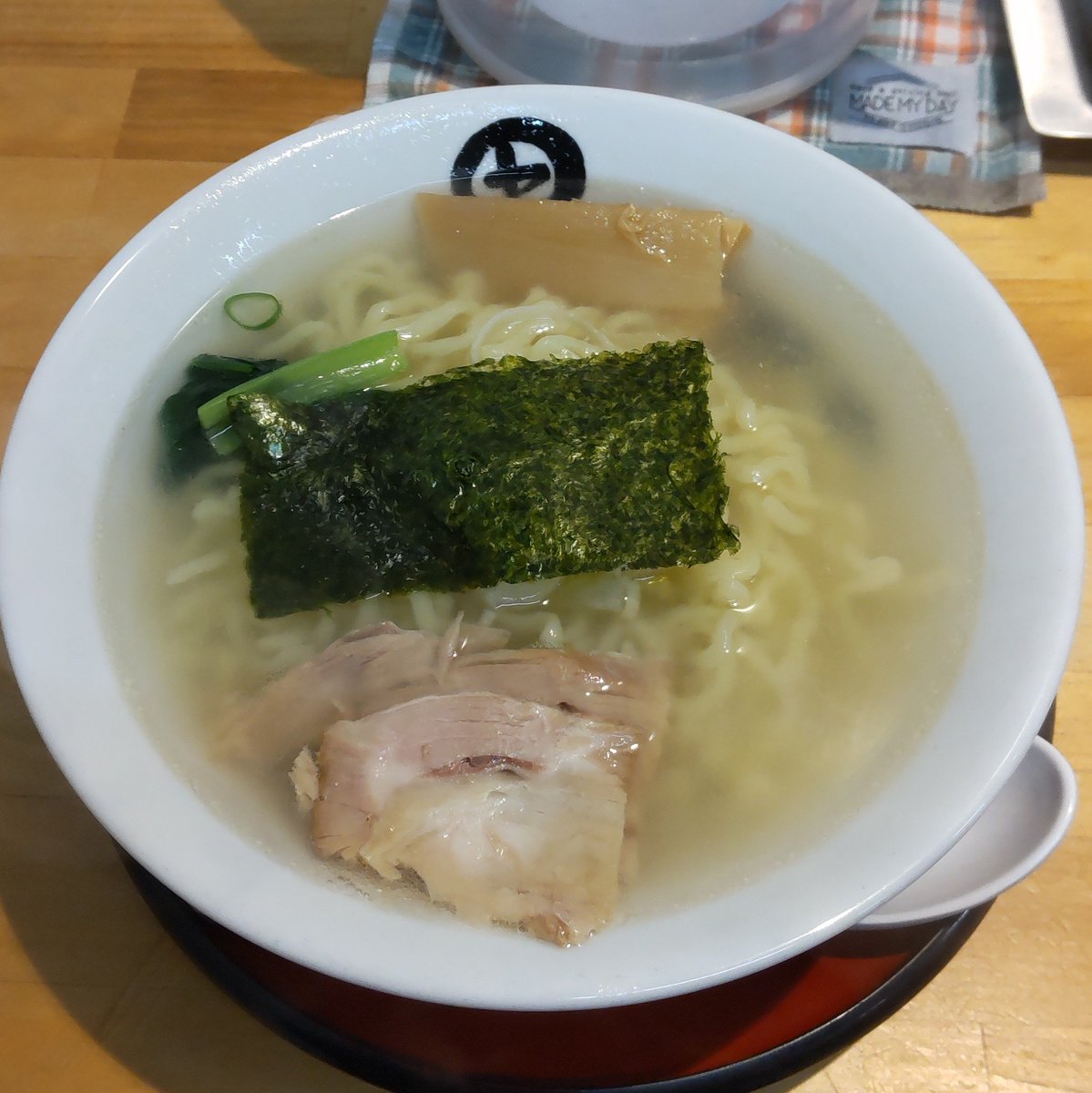 sanokko's tweet image. 昨日の朝ごはんはお馴染み足利にある伊藤商店さんで朝ラーをいただきました🍜

出汁のきいたあっさりスープにツルモチ麺が朝の空腹の胃袋に染み渡ります🤤
もちろんいつもの通りスープも完飲でした😁
寒かったので温まって最高の朝食となりました🙏

#伊藤商店 #足利 #朝ラーメン #朝ラー #仙台朝らー