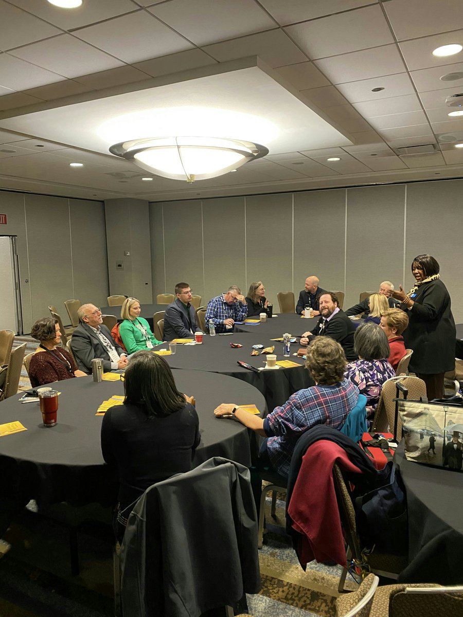 ILschoolboards's tweet image. Wrapping up the final panels of the 2025 Joint Annual Conference with Coffee and Conversations. Great discussions and lots lf sharing of strategies happening between school leaders on this Sunday of #ILjac25