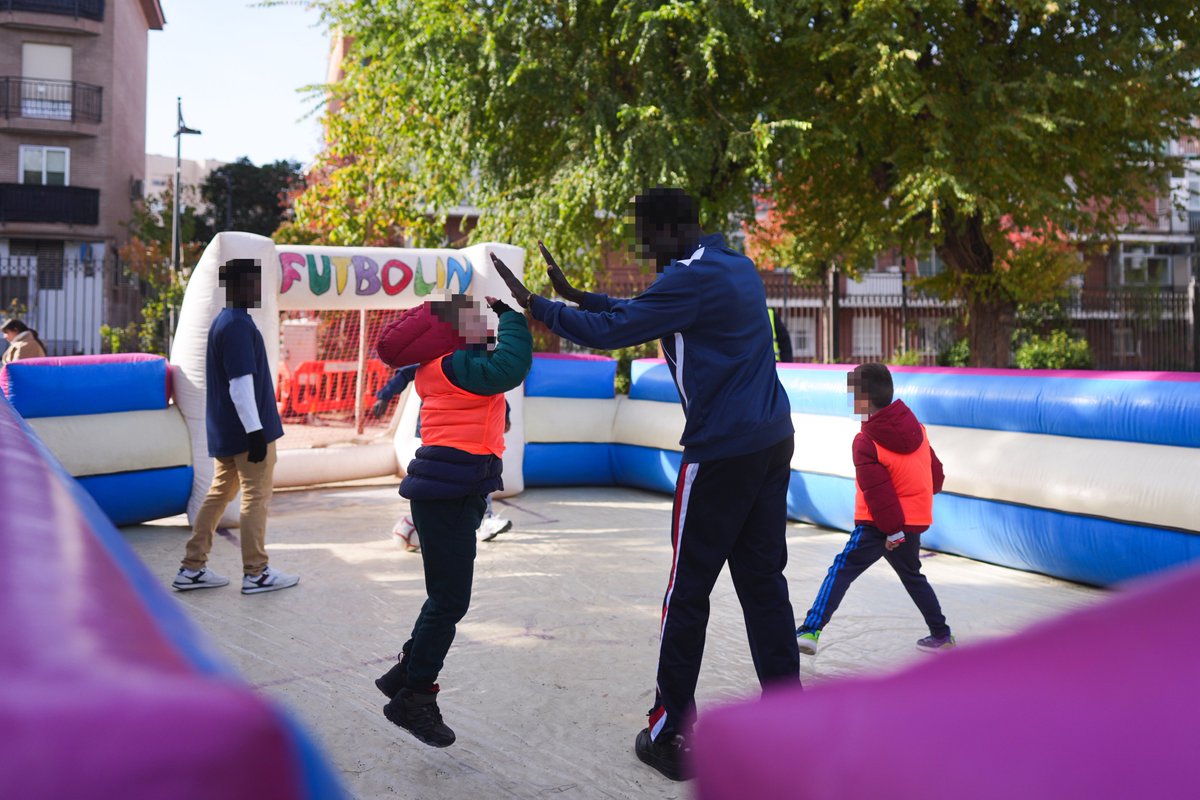 🏅 La <a href="/ComunidadMadrid/">Comunidad de Madrid</a> ha conmemorado el #DíaUniversaldelaInfancia premiando la labor de personas y entidades comprometidas con el bienestar y los derechos de los niños.

🧑‍🧑‍🧒 El acto se ha realizado en el Centro de Mayores de #ArgandadelRey.

+Info: c.madrid/zplr0