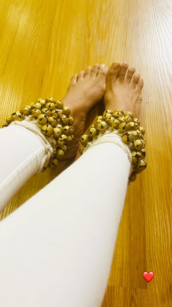 Nivaashiyni Krishnan (@shiyniknees) on Twitter photo 