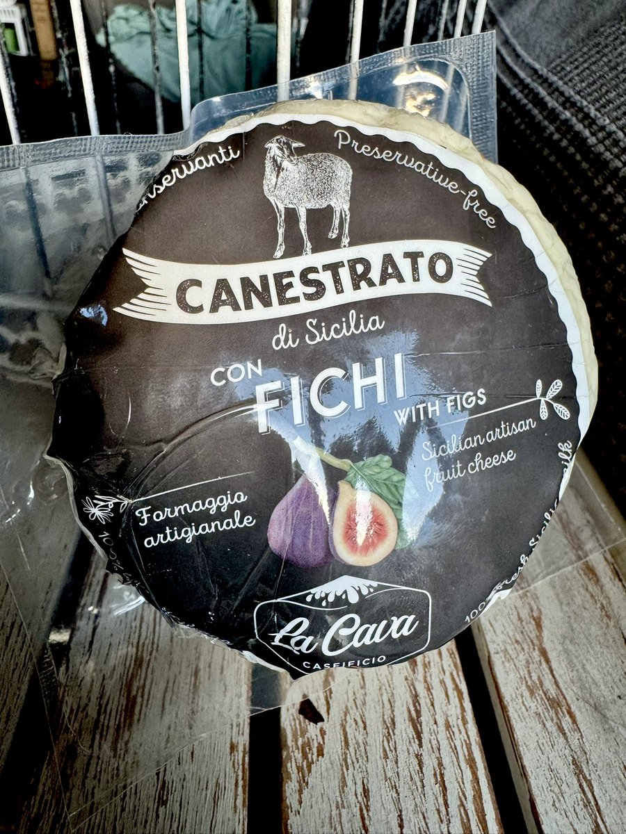 grifeo's tweet image. Ma che buono!
#formaggio ai #fichi della #Sicilia