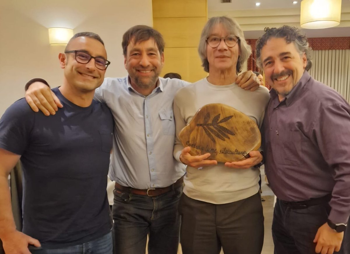 apenfoga's tweet photo. O venres  homenaxeamos a Ramón Rozadillas con motivo da súa xubilación.
Enxeñeiro forestal e presidente de Apenfoga durante 20 anos. https://t.co/DPWvE5M9vS