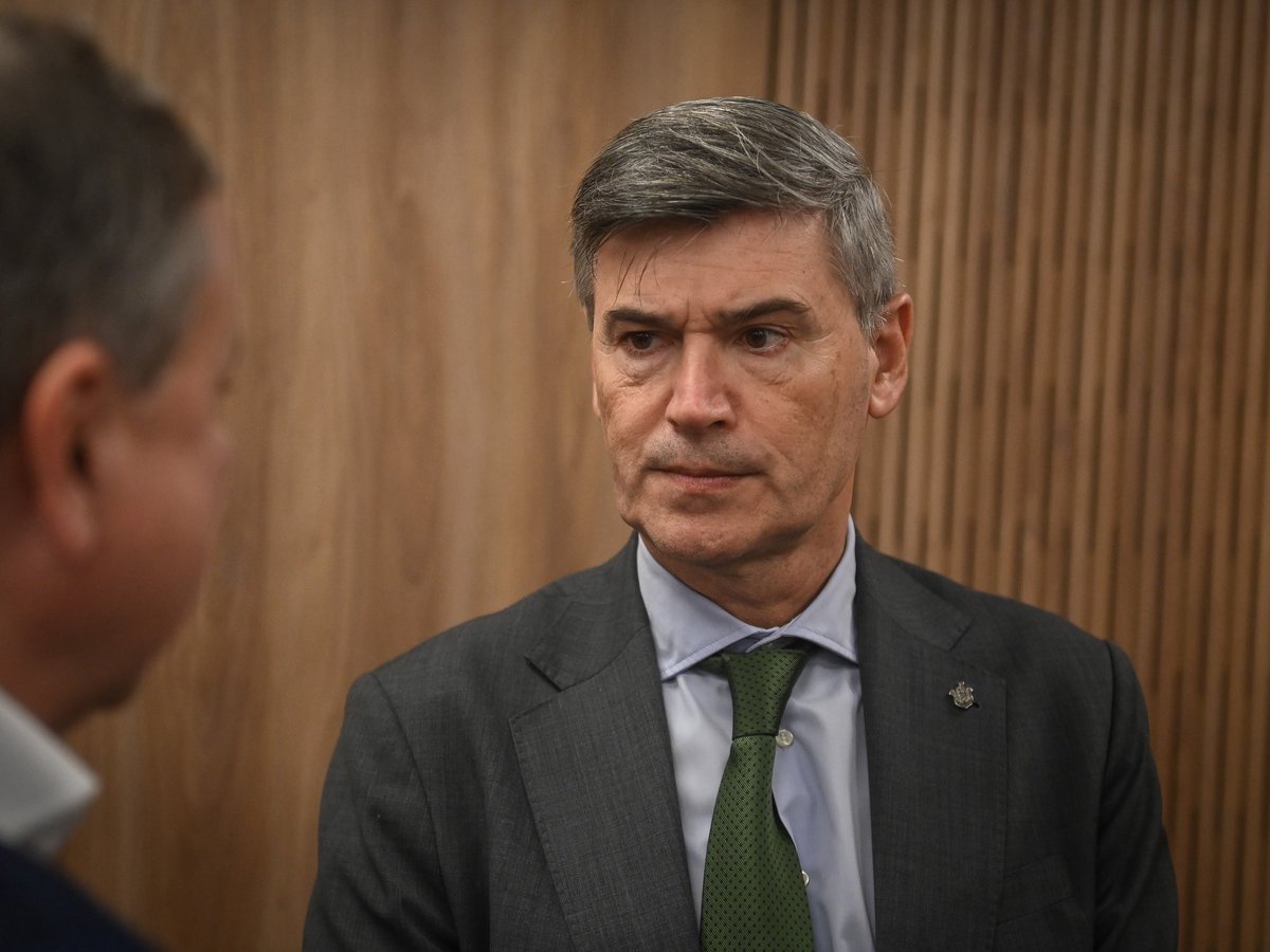 “VAMOS HACIA UNA GESTIÓN DE DÉFICIT CERO”

🎙️ El intendente Daniel Passerini regresó a sus funciones tras una cirugía y explicó a Perfil Córdoba que el Presupuesto 2026 apunta a eliminar el déficit municipal. Adelantó recortes estructurales y una estrategia para atraer