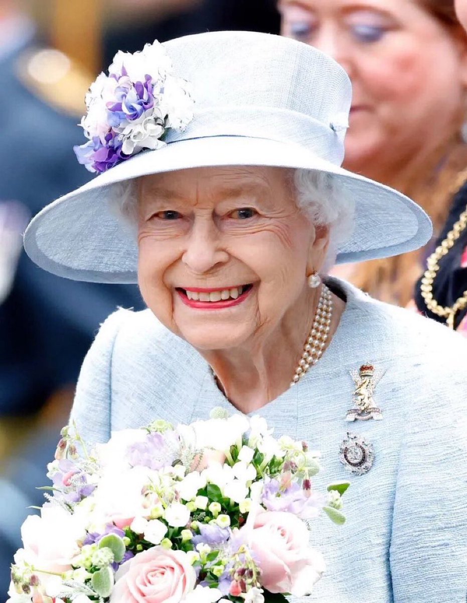 Mofoman360's tweet image. Do you miss Queen Elizabeth II and do you think she was the best EVER monarch