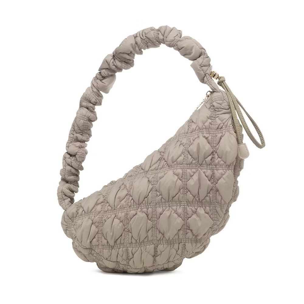 OntichaJ's tweet photo. ส่งต่อ carlyn cozy แท้ สี taupe กดจากร้าน official  ใช้ไปครั่งนึง 
ส่งต่อ 1000 บาท รวมส่งฟรี 
สนใจ dm เท่านั้น 
ไม่แอดไลน์ ไม่เข้ากลุ่ม  #ส่งต่อกระเป๋ามือ2 #ส่งต่อcarlyn #ส่งต่อเสื้อผ้ามือสอง #ส่งต่อcintage #ส่งต่อกระเป๋า https://t.co/HnV8aw74BY