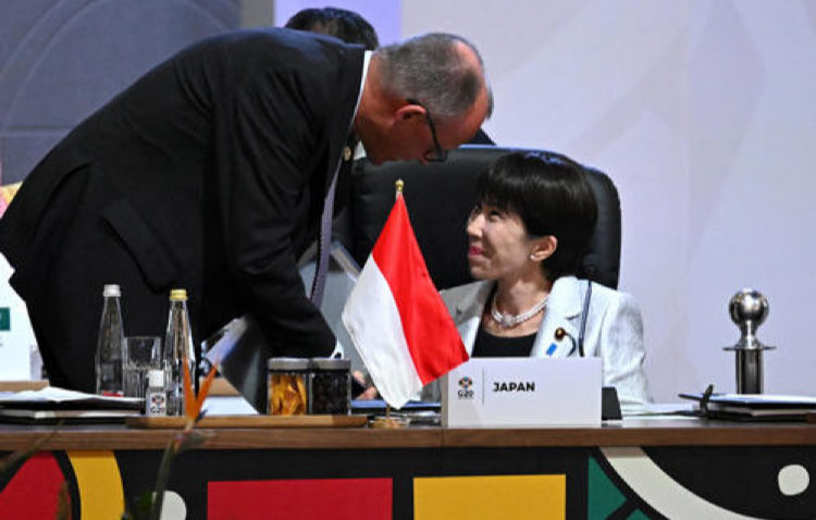 mofvmofu's tweet image. ←このノリで大勢が叩く
　　　誰も文句言わない→

どっちも叩けよじゃ無くて、どっちも叩く必要が無い。
一場面の切り抜き見て勝手な思い込みで物を言う事を恥じろ。