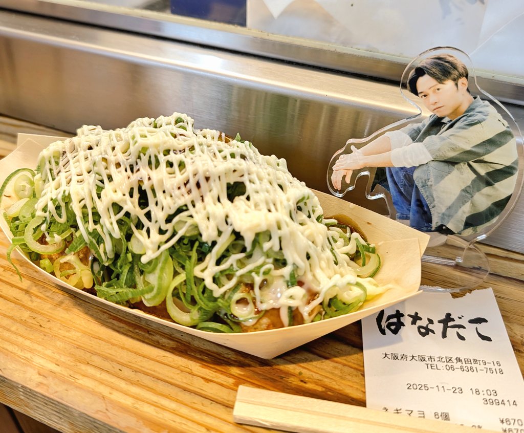 only1_boshi's tweet image. 帰りは、ちび卓ちゃんと
#はなだこ さんへ🐙

以前キャスでたこ焼きトークが出た時
「はなだこかな？」
「そうかも〜」ってことで
大阪にいながら初はなだこしてきた😋

初めてやったからお塩でシンプルにいただけば良かったなと🧂
レジの人、話す勢いと客さばきスゴかった🤣👍🏻

ネギマヨソース↓