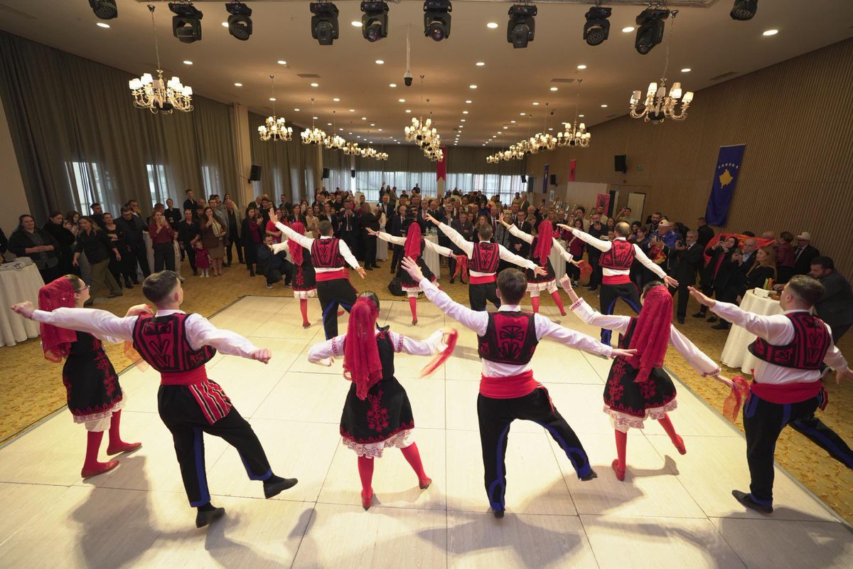 Festat kombëtare në Ankara🇦🇱

Më 22 nëntor 2025, me rastin e 113-vjetorit të Pavarësisë së Shqipërisë dhe Ditës së Flamurit, Ambasada e Republikës së Shqipërisë në Turqi, Ambasada e Republikës së Kosovës në Turqi dhe Qendra e Kulturës Shqiptare “Sami Frashëri” organizuan një