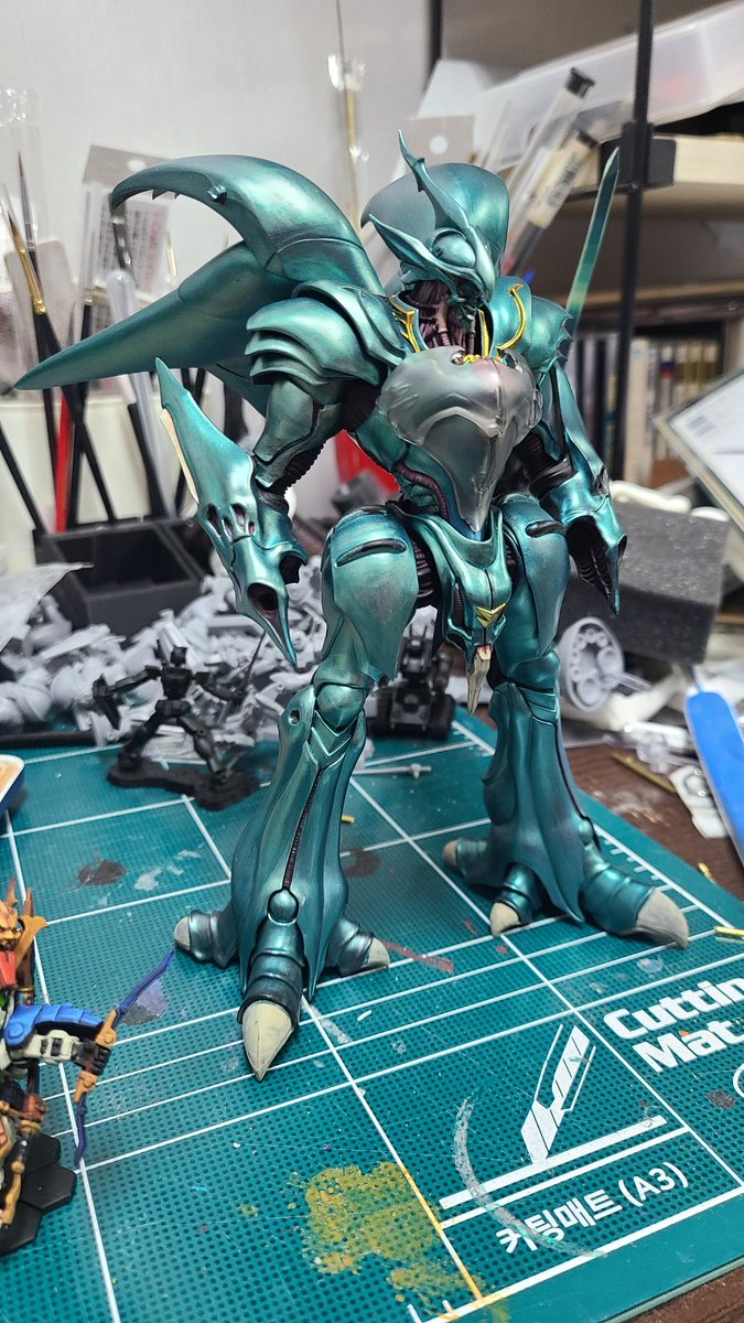 今日のヴェルビン！
ファレホ TMM セットの Basicとちょっとだけハイライト。
シャドー入れるとかっこ良くなるのですが今日は時間切れ！
クリアパーツの処理も悩みますね…