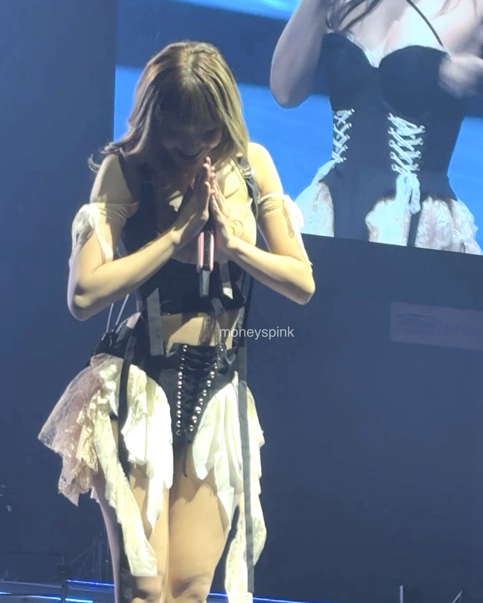 moneyspink's tweet image. the banner                            the reaction