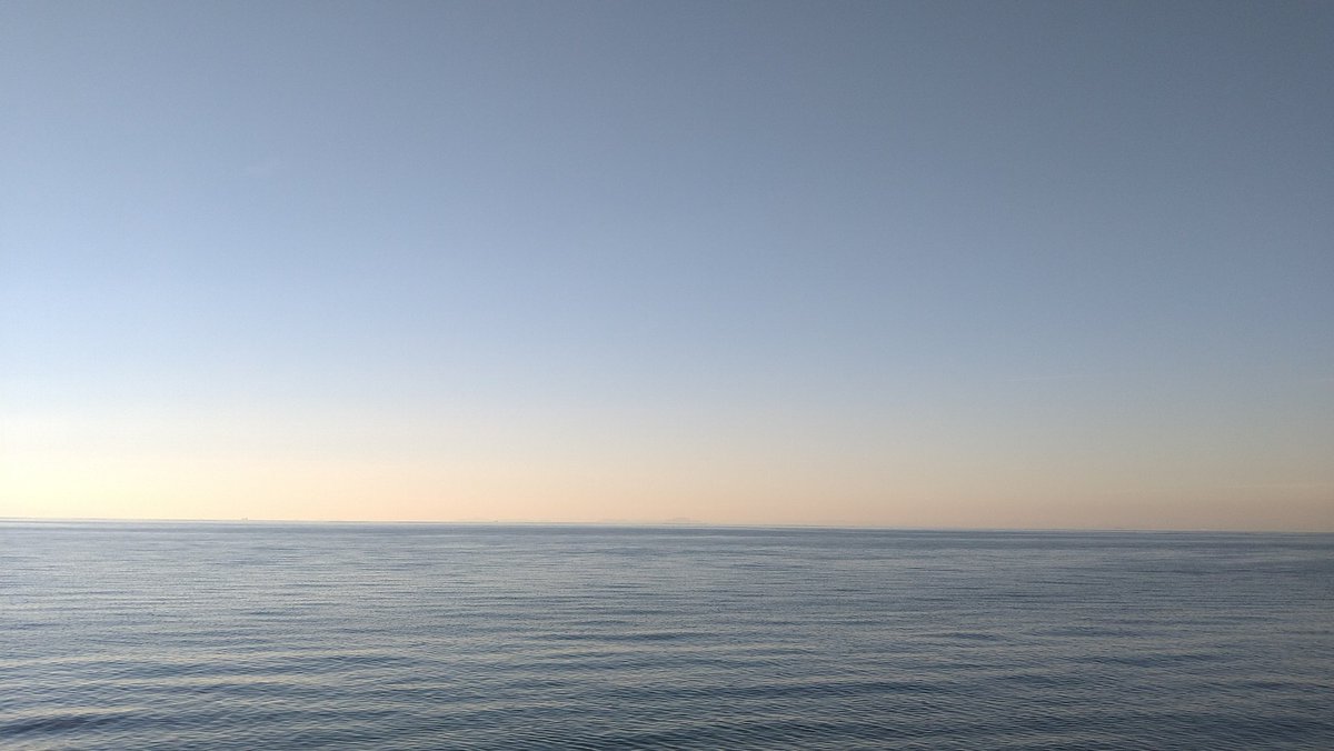 To1419_'s tweet photo. いき詰まる日々に
空と海の息つぎ

線を刻む紙片に祈り
深く、深く呼吸する。 https://t.co/HGIaUoysop