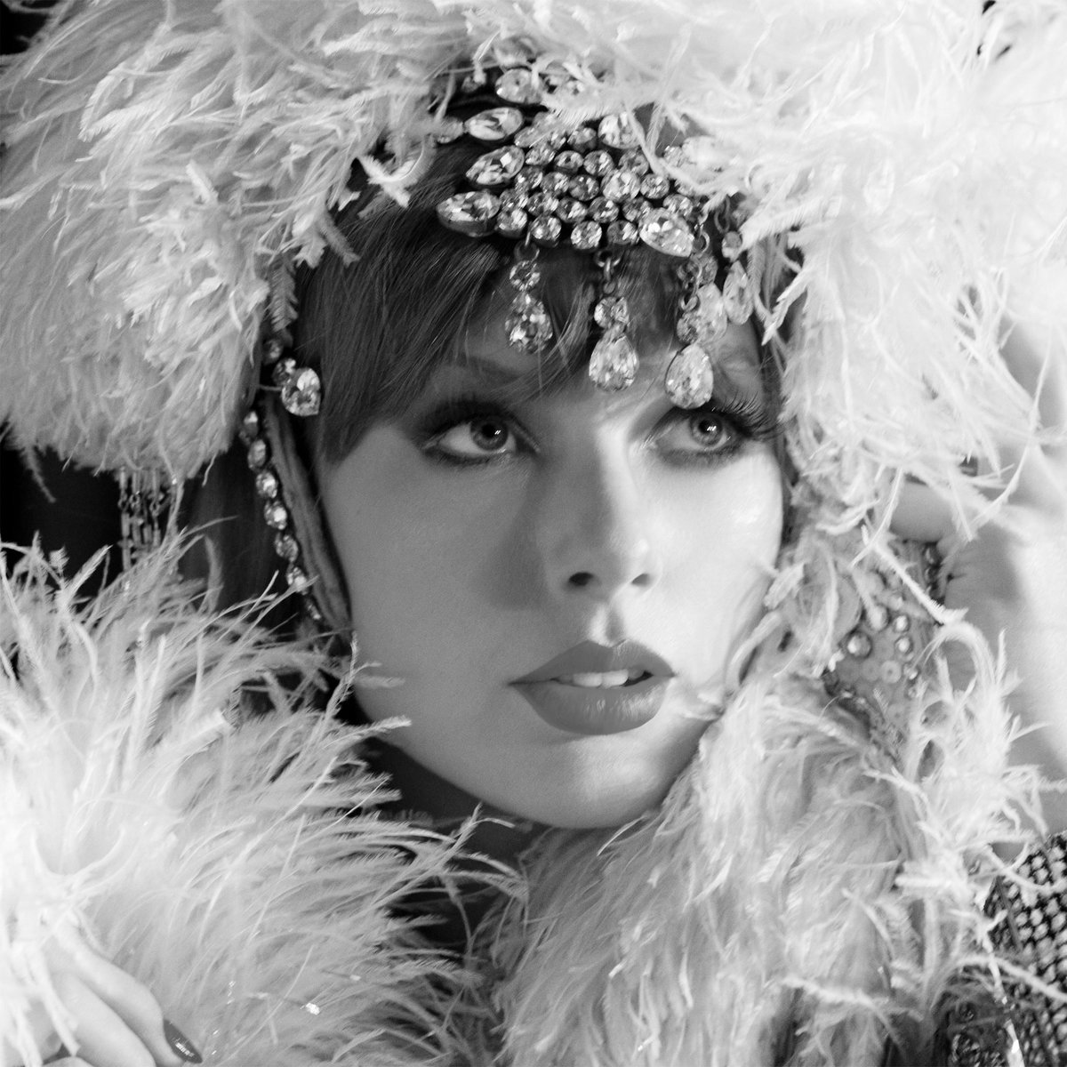 theTSupdates's tweet image. 🚨Taylor Swift is now the artist with the most #1’s in US Hot AC Radio history, surpassing Maroon 5. (16)