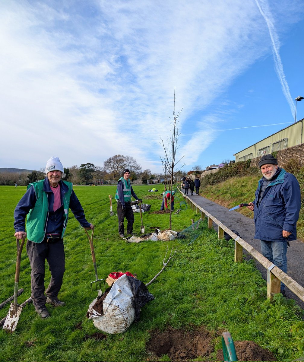 16 more trees planted around Convent Field, #Lewes, by our team today! They are 8 Sorbus thuringiaca Fastigiata, (Hybrid Whitebeam), and 8 Prunus padus, (Bird Cherry). We planted 30 trees there last Sunday and will be back next weekend to plant 11 more.
<a href="/Barchamtrees/">Barcham Trees</a>