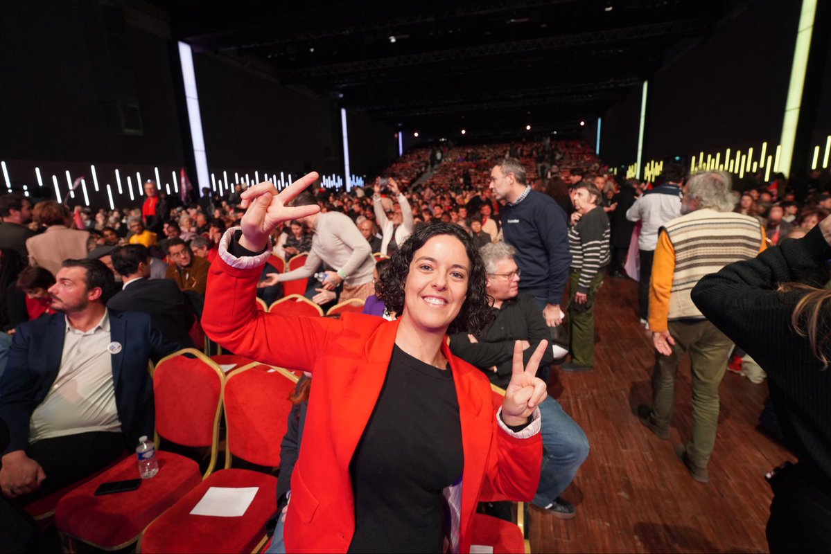 ManonAubryFr's tweet image. Ravie de retrouver les Insoumis.e.s de la France entière pour notre convention de lancement des élections municipales.

Pendant que certains cherchent à se servir, nous chercherons à servir les habitant.e.s pour qu&apos;ils reprennent le contrôle de leur ville !