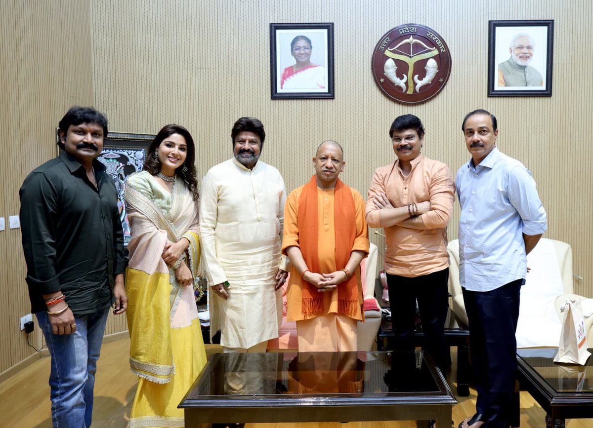 14ReelsPlus's tweet image. Team #Akhanda2 met Hon’ble Chief Minister of Uttar Pradesh, Shri @myogiadityanath Ji, presented AKHANDA TRISHUL and took his blessings ❤‍🔥

Thank you sir, for giving your valuable time and meeting us amidst your busy schedule. 

#Akhanda2 in cinemas worldwide on December 5th.…
