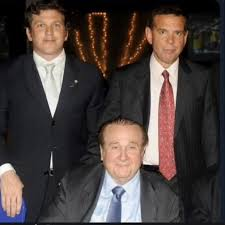 LOS "OLVIDOS DE CONMEBOL"
ABC Color desnuda en una formidable serie, la gestión de Alejandro Dominguez como titular del organismo, reclamándole la amnesia selectiva en escoger adversarios, por cuestiones politicas o de intereses, hechos no aclarados en el FIGA GATE y que