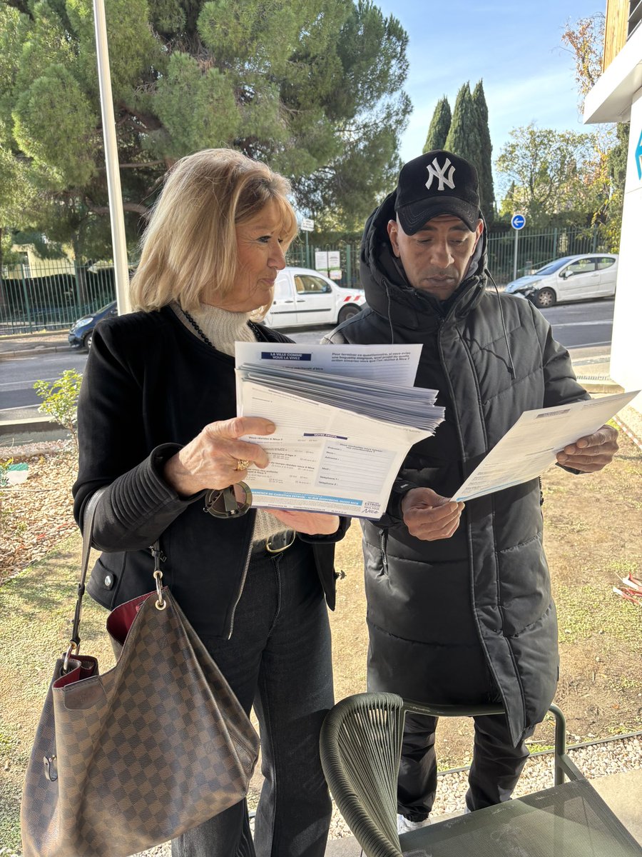 Dans tous les quartiers au contact des habitants pour distribuer le questionnaire de campagne,échanger et enrichir le programme du prochain mandat. 
Un accueil chaleureux avec tous les Niçois et Niçoises qui aiment Nice et nous font confiance.
Tous pour Nice <a href="/cestrosi/">Christian Estrosi</a>