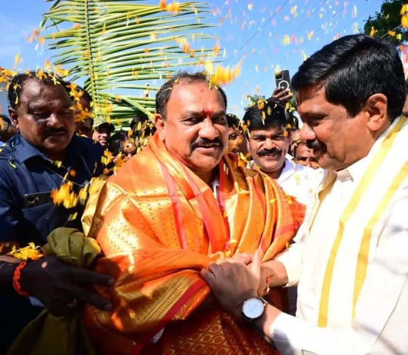 lnmrkg's tweet photo. రూ" 27 కోట్ల   భూమిని గ్రామ అభివృద్ధి కోసం విరాళంగా ఇచ్చిన పిసిసి చీఫ్ మహేష్ అన్నా  
 గ్రామాభివృద్ధి 11 ఎకరాల భూమి విరాళంగా ఇచ్చిన మహేష్ కుమార్ 
 ఇంటిగ్రేటెడ్ స్కూల్ కు పది ఎకరాలు, సబ్ స్టేషన్ కు 1 ఎకరo

@Bmaheshgoud6666
@revanth_anumula
@RahulGandhi
@AICCMedia https://t.co/zsmC5NRT2O