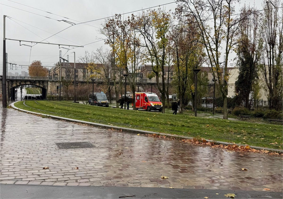 #craquezone Après l’agression d’une maman devant l’école Cesaria Evora cette semaine, une agression aujourd’hui station canal St Denis à qui le tour ? #paris19 <a href="/prefpolice/">Préfecture de Police</a> @afp <a href="/leparisien/">Le Parisien</a> <a href="/radiofrance/">Radio France</a> <a href="/FranceTV/">France tv</a> <a href="/TF1/">TF1</a> <a href="/lemondefr/">Le Monde</a>