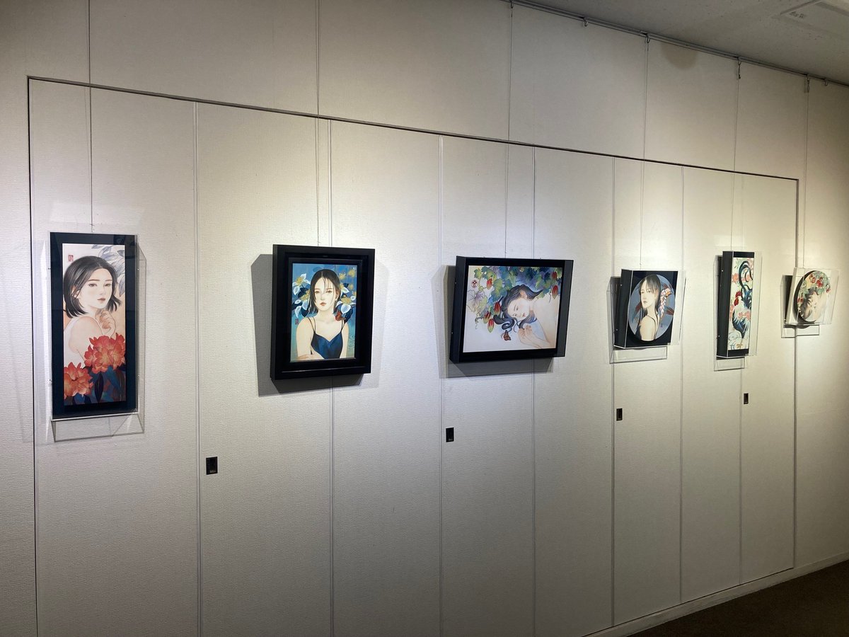 搬入しました。
個展は24日から美岳画廊さん(八丁堀)にて12:00〜です。
よろしくお願いします。
24日は在廊します🦋